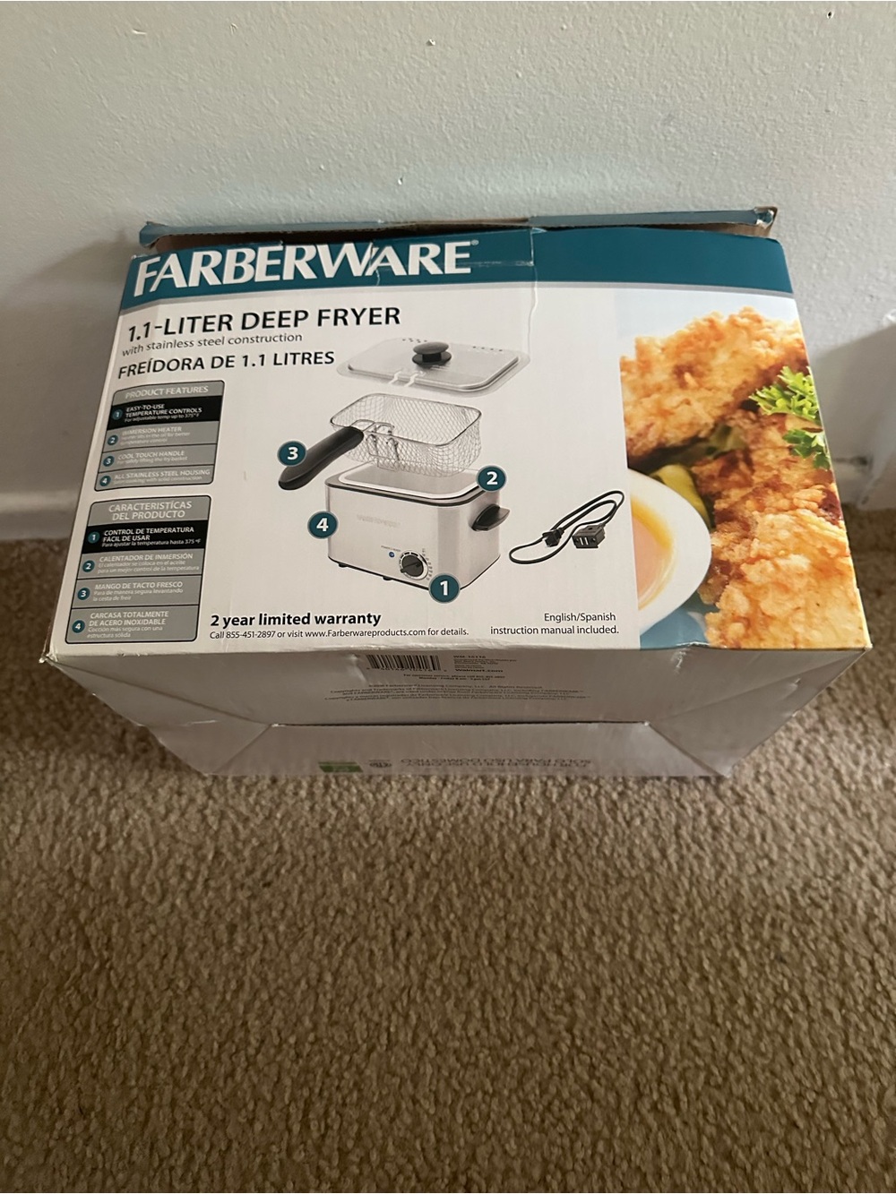 Farberware White and Teal 1.1-Liter Deep Fryer